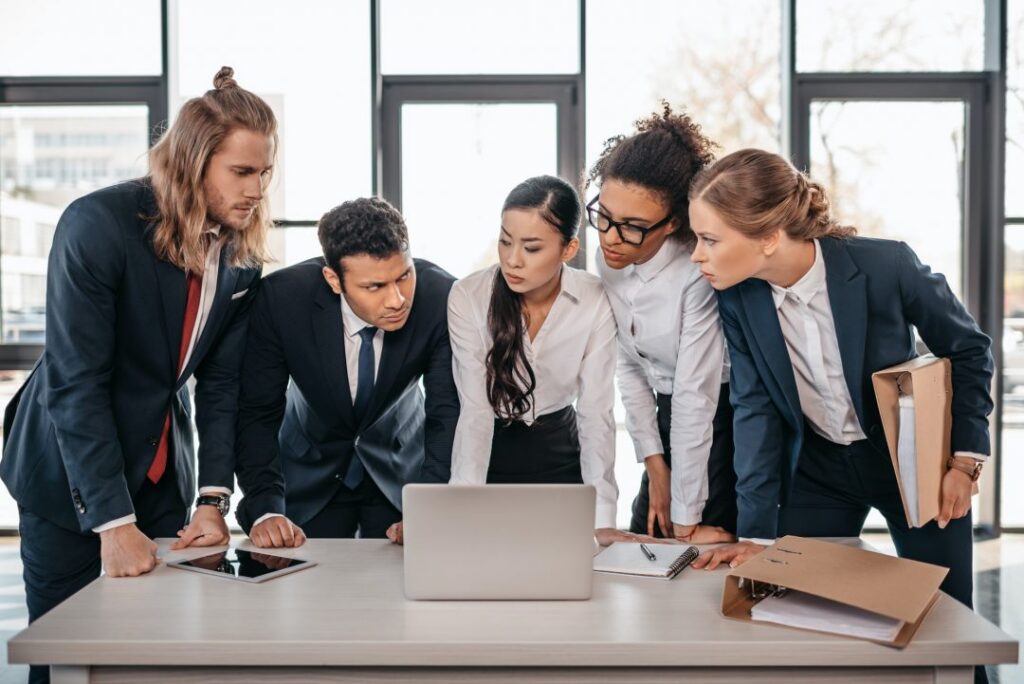 Expert-comptable en ligne vs cabinet humain : que choisir ?
